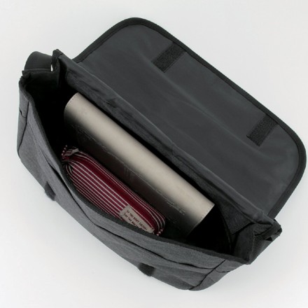 〈a.v.v〉 メッセンジャーバッグ