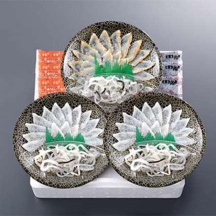 ふく薄造り詰合せ 真ふぐ霜降り刺身(17cm皿)20g×2、真ふぐたたき刺身(17cm皿)20g、とらふぐ皮20g×3、ふくポン酢・もみじおろし 各10g×3