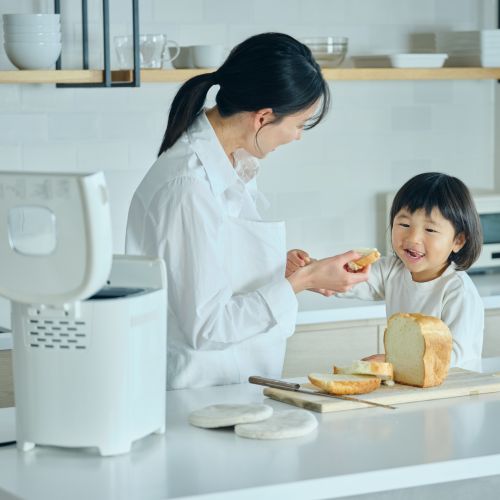 siroca おうちベーカリー ベーシック プラス SB-2D271ホームベーカリー 1.5斤タイプ 新形状厚釜パンケース採用 オートメニュー30種 タイマー機能 コンパクト ベーグル生地 高加水パン オリジナルレシピブック付き(97レシピ掲載)