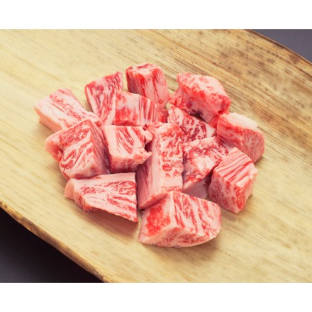 千屋牛A5ランク ステーキ 焼肉セット サイコロステーキ300ｇ & モモ肩焼肉用 300g