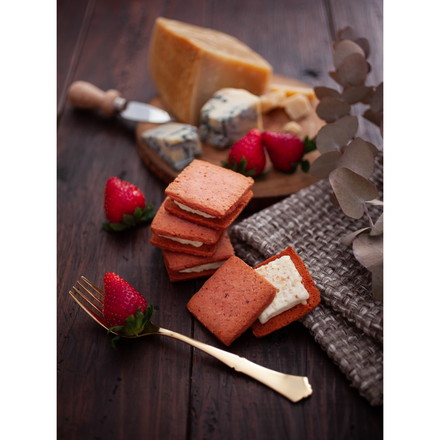 東京 CHEESE CAVERY TOKYO チーズサンドあまおう 8個 チーズ 苺 スイーツ お取り寄せスイーツ 焼菓子 お歳暮