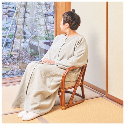 椅子 ラタン チェア 肘掛け付き 背もたれ付き ラタン座椅子ロー 籐 天然素材 丈夫 しなやか 通気性 年中快適 軽量 クッション付き