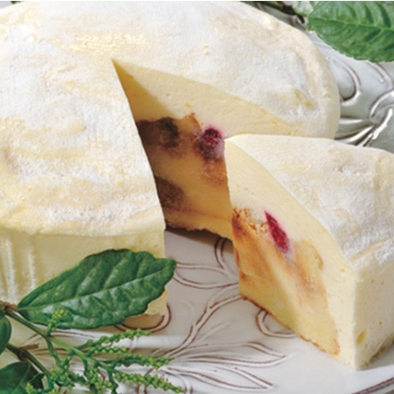ドルチェヴィータ 木苺とバナナのチーズケーキ包み650g（直径約15cm）