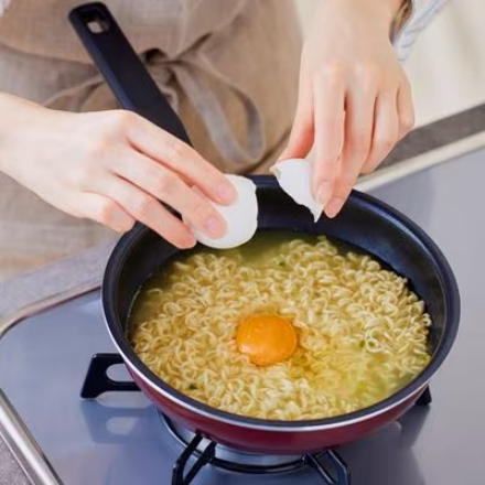 アイリスオーヤマ ダイヤモンドコートフライパン 炒め鍋 20cm IH・ガス火対応 VDI-W20 ワインレッド