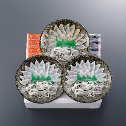 「関とら本店」 ふく薄造り詰合せ（真ふぐ霜降り刺身（17cm皿）20g×2、真ふぐたたき刺身（17cm皿）20g、とらふぐ皮20g×3、ふくポン酢10g×3、もみじおろし10g×3）