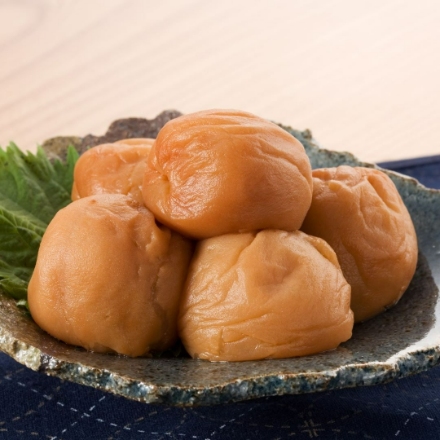 華やか彩り梅セット ～はちみつ＆しそ梅～ 300g×2(はちみつ梅：塩分8%・しそ梅：塩分8%)