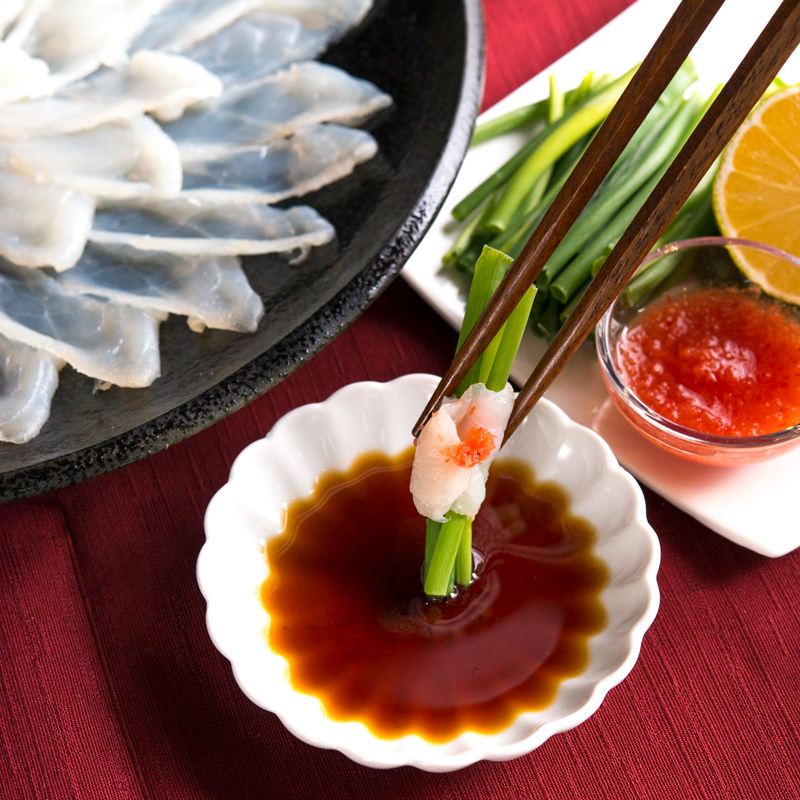 豊後とらふぐ料理セット 養殖2～3人前〔刺身約120g・あら約250g・皮約50ｇ・焼ヒレ・ポン酢・薬味〕