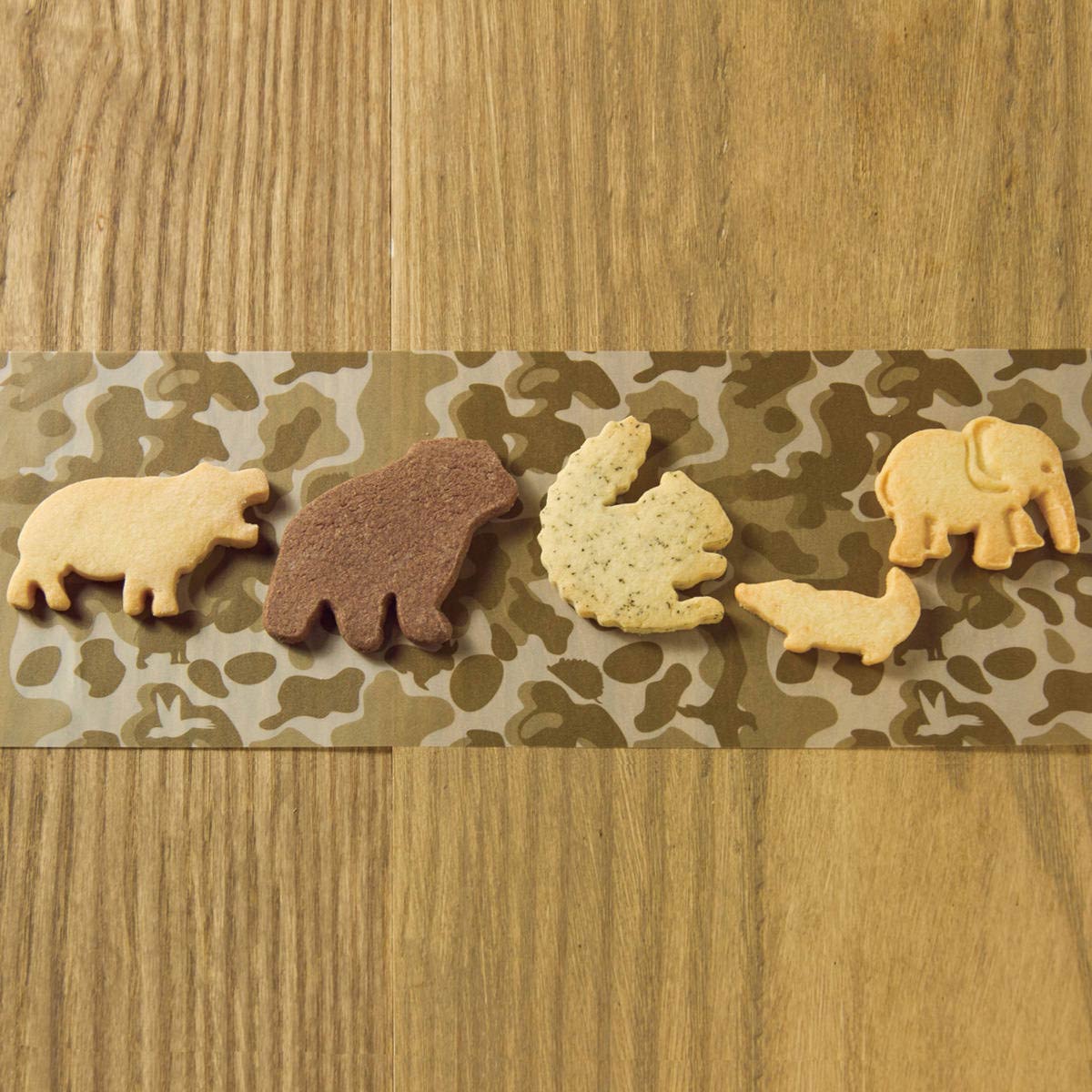 TABLES アニマルクッキー 陸の動物 BROWN缶 〔220g(ゾウ・クマ・リス・カバ・ワニ各6、メレンゲ菓子)〕 クッキー