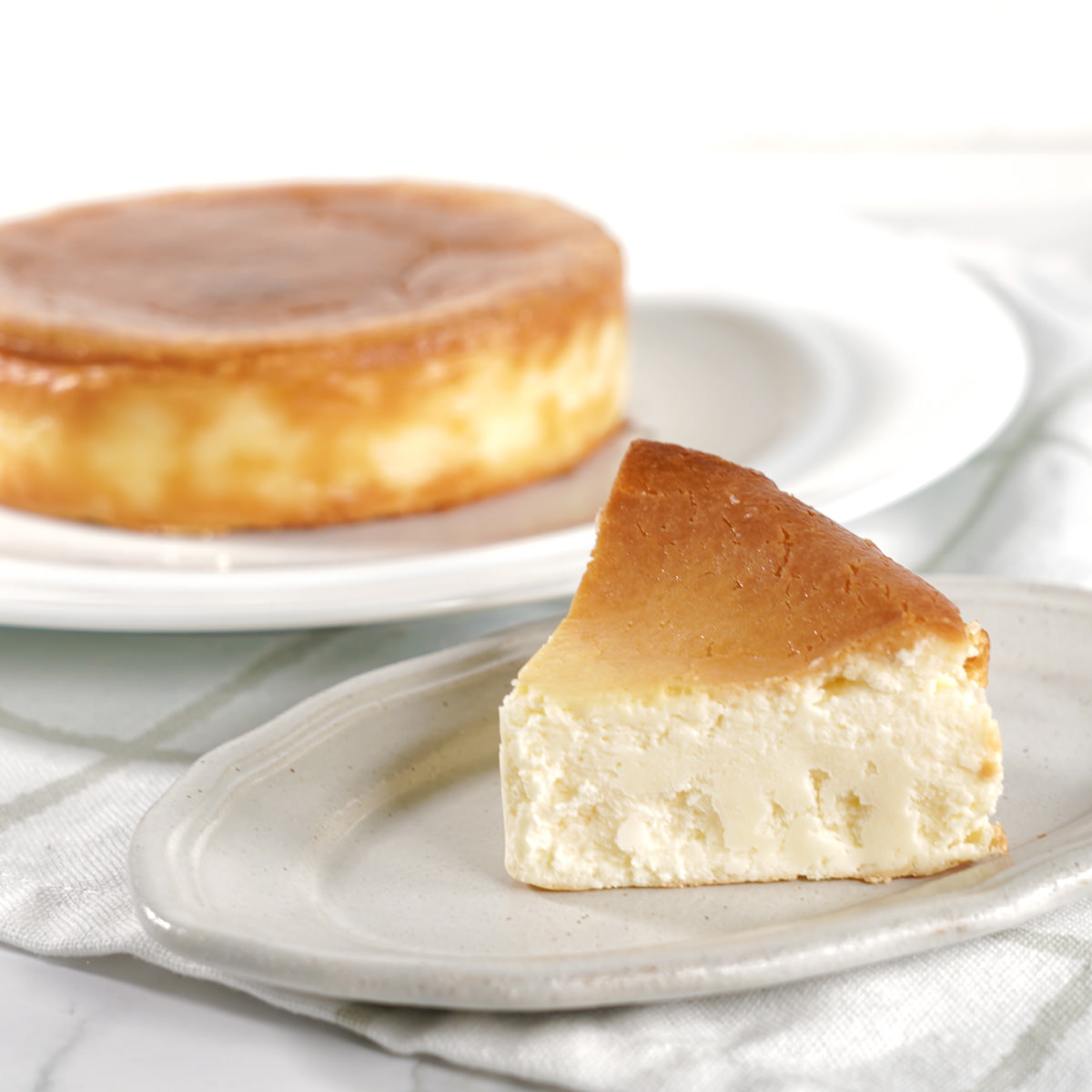 白金ベイクドチーズケーキ〔4号(φ12cm、約360g)〕スイーツ 冷凍