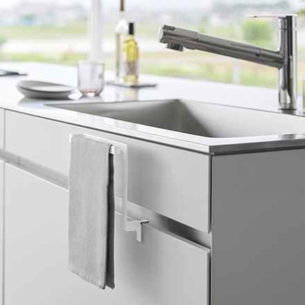 tower タワー キッチンシンク下収納扉タオルハンガー H15 ブラック 1591