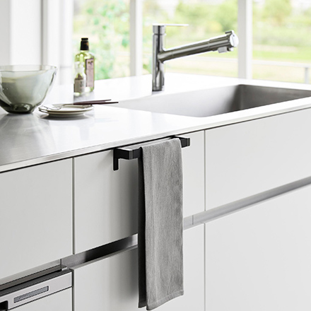 tower タワー 滑り落ち防止キッチンタオルハンガーバー ホワイト 1808