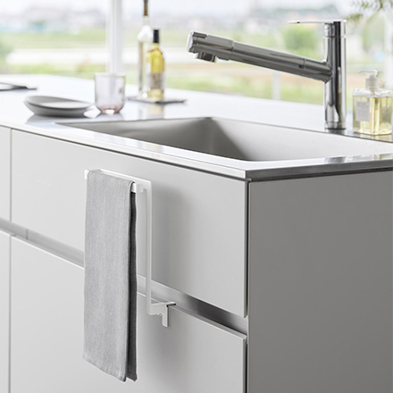 tower タワー キッチンシンク下収納扉タオルハンガー ブラック 1986