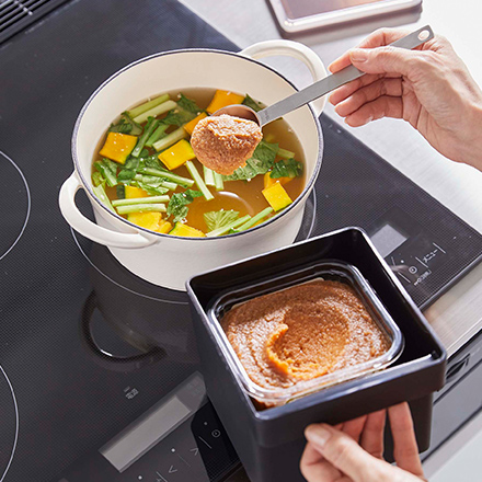 tower タワー みそパックごと収納ハンドル付き密閉フードコンテナ ホワイト 7737