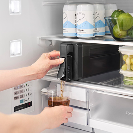 tower タワー 倒して置けてそのまま注げる冷水筒 2.2L ホワイト 10029