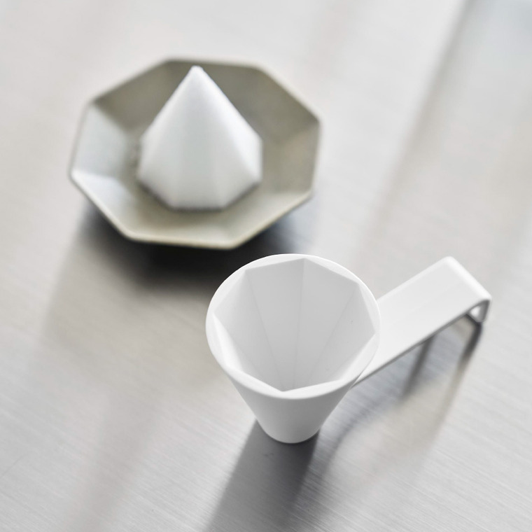 tower 八角盛り塩スプーン タワー 山崎実業 10591 ホワイト