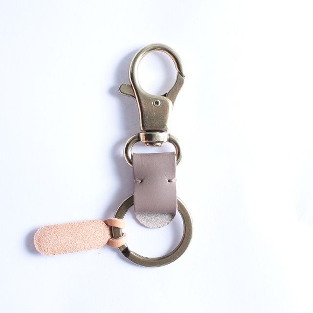 イルビゾンテ キーホルダー IL BISONTE キーリング SKH016-PG0001-GY103-B (C0551-P-618) メンズ レディース グレー 【金具：ゴールド】 バッグチャーム ブランド 高級 おしゃれ プレゼント 実用的