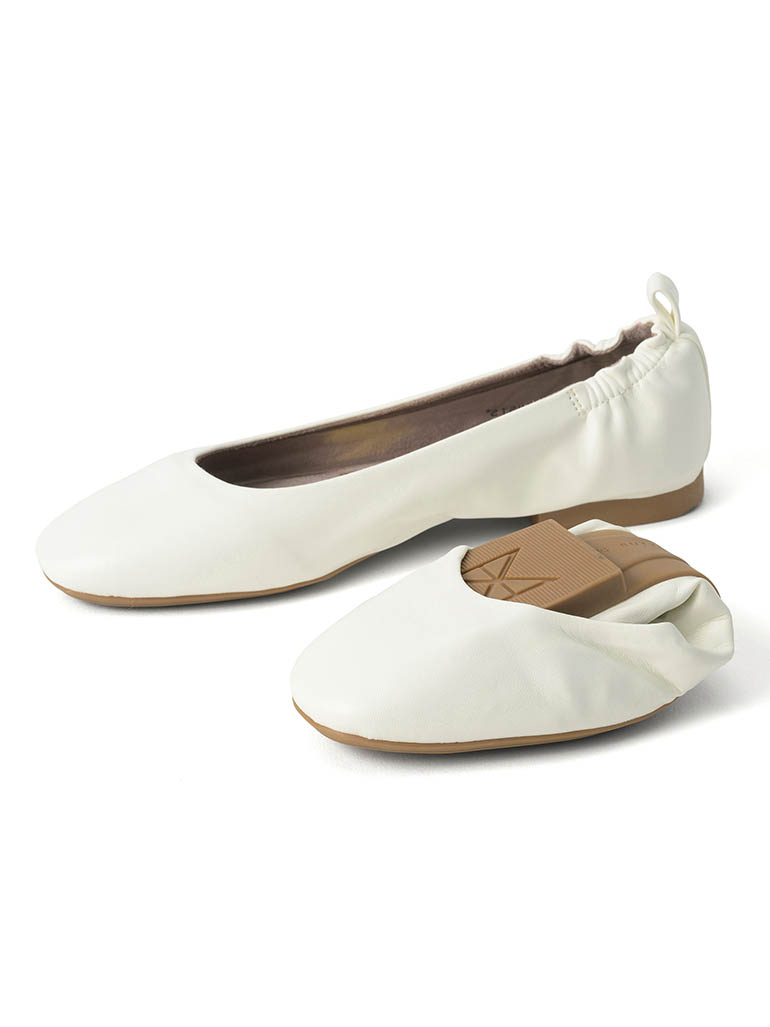 BUTTERFLY TWISTS JESSIE 折りたたみ可能フラットローヒールパンプス WHT