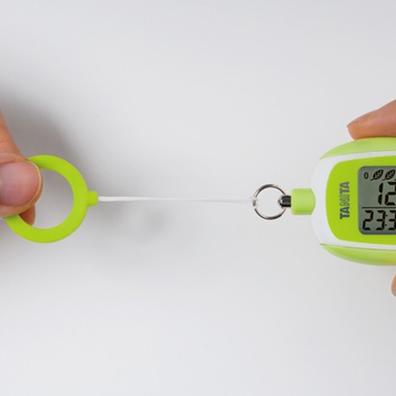 〈タニタ〉 3Dセンサー搭載歩数計【防犯ブザー付】（グリーン）