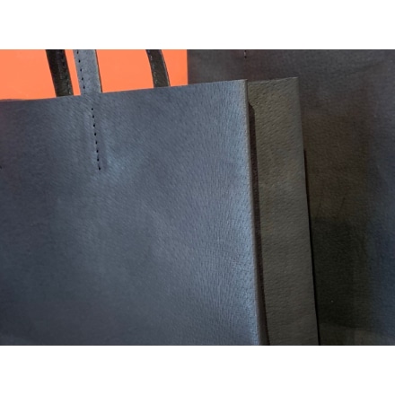 革り小物 Asterisk 紙袋のような革袋・ブラック（A4ヨコ）底補強板付き