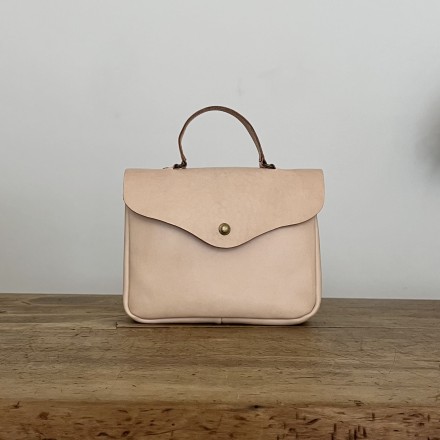 German hook handbag キナリ（ナチュラル)