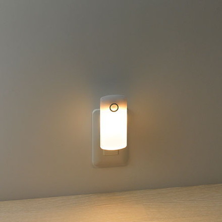 YAZAWA 無接点充電式人感明暗ナイトライト NCHSMN68WH