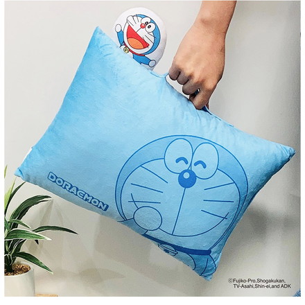 ドラえもん マスコット付きまくら 枕 取っ手付き 持ち手付き キャラクター 可愛い 男の子 女の子 子供
