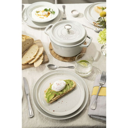【公式販売店】STAUB サービングプレート22cm カンパーニュ ストウブ プレート お皿 セラミック ダイニングライン 丸皿 フラットプレート おしゃれ 陶器 食器 浅皿 ナチュラルカラー テーブルウェア
