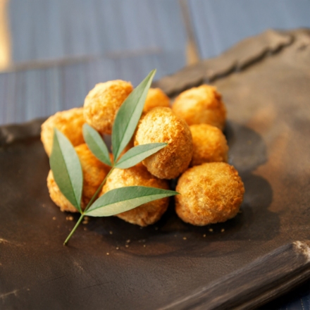 滋賀 「徳志満」 近江牛100%ハンバーグ（120g×3）とコロッケころまるセット（17g×30）