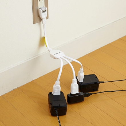ACアダプター用延長コード 3個口 2個組 20cm ショートタイプ 延長ケーブル スイングプラグ トラッキング防止 絶縁カバー付 隙間配線 1500W ホワイト