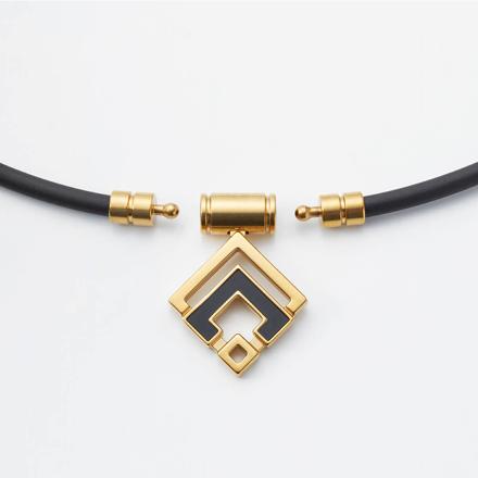 コラントッテ 磁気ネックレス TAO ネックレスα ARAN(アラン) ブラック クラシックゴールド Mサイズ ABARD52M