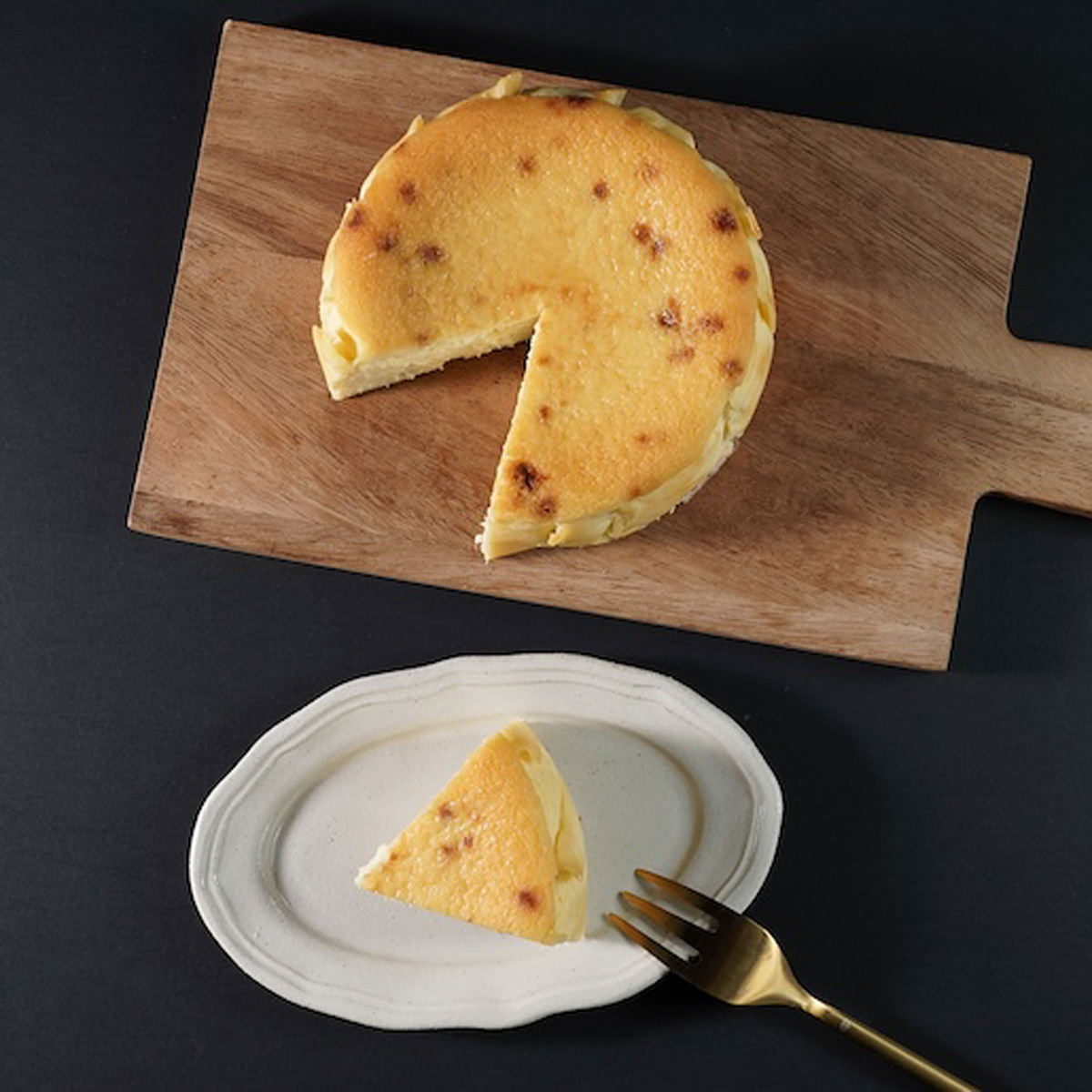 ワインで嗜む大人のプレミアムブルーチーズケーキ〔4号(φ12cm、約360g)〕スイーツ 冷凍