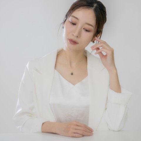 ERIS VELINA【響】ブラックパール（黒蝶真珠・8mm・セミラウンド系）K18 イエローゴールド ペンダント ネックレス（トゥインクルチェーン・45cm・0.65mm）