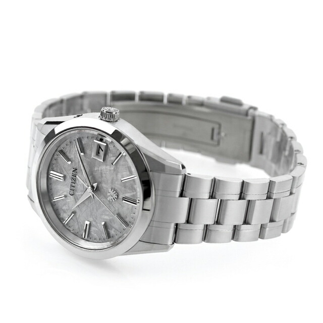 ザシチズン 年差±5秒 イーグルフェザーパターン文字板 高精度 光発電エコドライブ 腕時計 メンズ チタン ソーラー THE CITIZEN AQ4100-57B アナログ シルバー 日本製 高級 ブランド おしゃれ 防水 プレゼント 男性 実用的