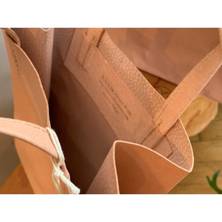 革り小物 Asterisk 紙袋のような革袋 ・ ナチュラル （ B5タテ ） 底補強板付き