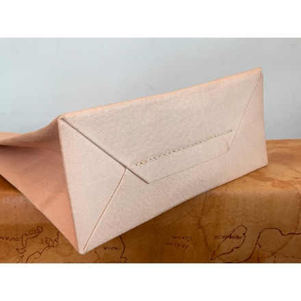 革り小物 Asterisk 紙袋のような革袋・ナチュラル（A4ヨコ）底補強板付き