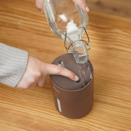 plusmore プラスモア 倒れても水がこぼれにくい充電式コードレス上部給水加湿 ペールレッド PBAHF004