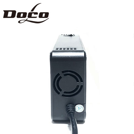 カーインバーター 200W/ブラック AC100V / USB QC3.0×2/ 5V 2.4A×2 / SK-1