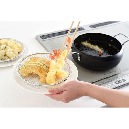 日本製 燕三条 ステンレス盆ざる 19cm 食洗機対応 盆ざる 盆ザル 平ざる 平ザル 薄型 湯切り 水切り 油切り 天ぷら フライ から揚げ ざる 逸品物創