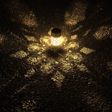 幾何学模様ガーデンソーラーライト 4本組