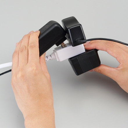 ACアダプター用延長コード 3個口 2個組 20cm ショートタイプ 延長ケーブル スイングプラグ トラッキング防止 絶縁カバー付 隙間配線 1500W ホワイト