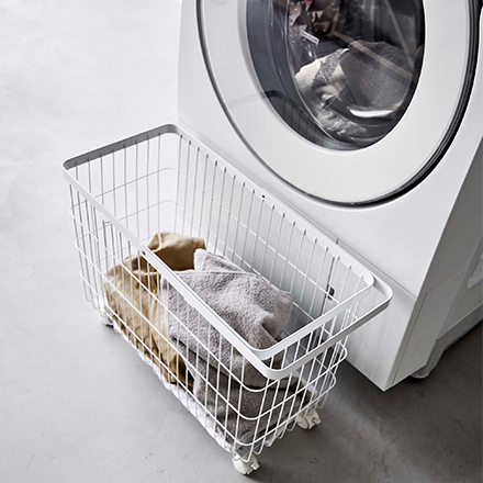 tower タワー ランドリーバスケット キャスター付 ワイド＆ロー ホワイト 6627