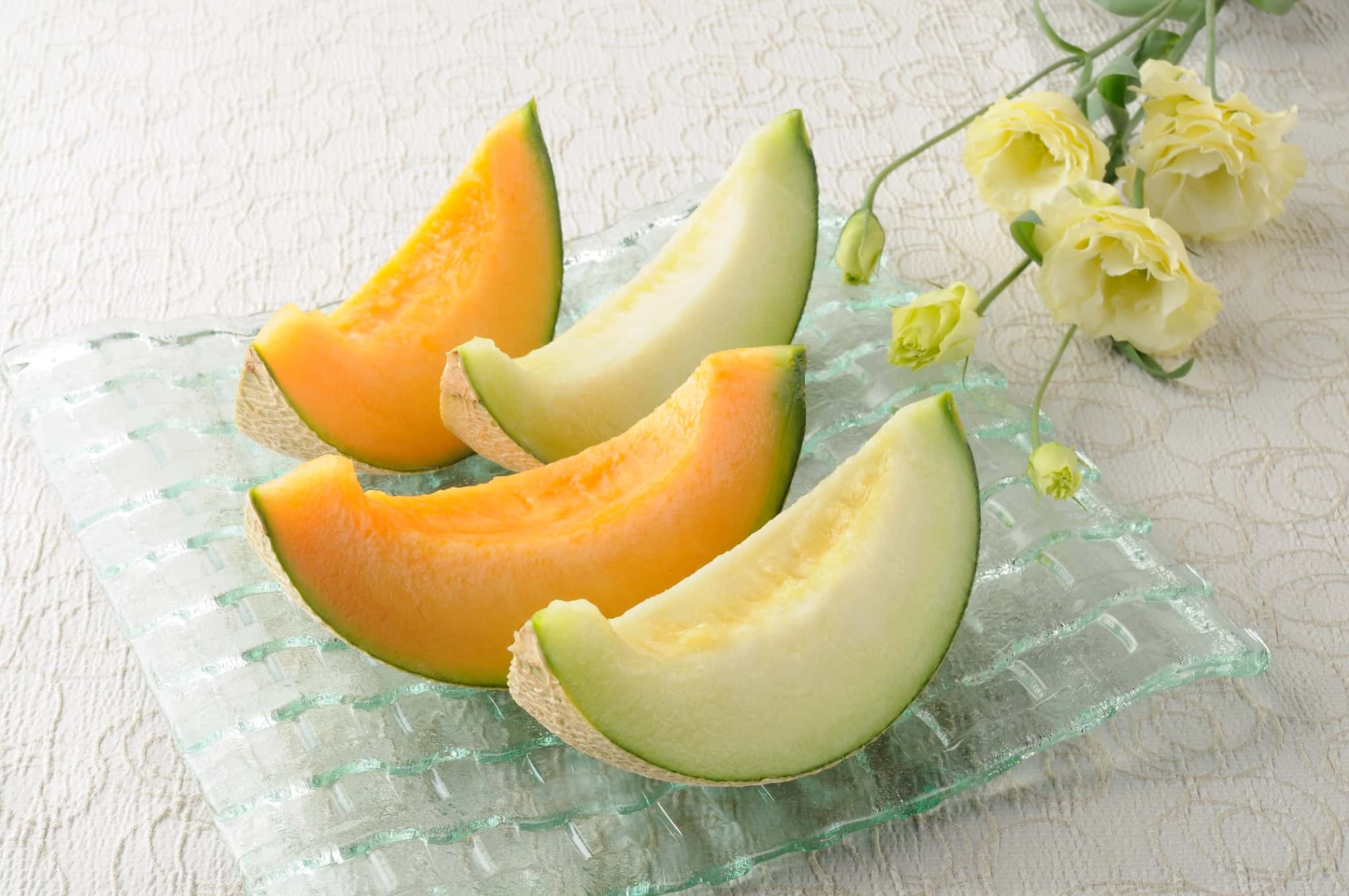 【出荷時期7月中旬～8月上旬まで(受付7/31終了)】北海道産 赤肉・青肉ペアメロンセット1.3kg×各1玉 0000-020152