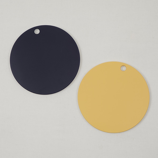 栗原はるみ　まな板（丸）24.5ｃｍ　マスタード