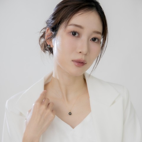 ERIS VELINA【久遠】ブラックパール（黒蝶真珠・8mm・セミラウンド系）天然ダイヤモンド K18 イエローゴールド ペンダント ネックレス（トゥインクルチェーン・45cm・0.65mm）