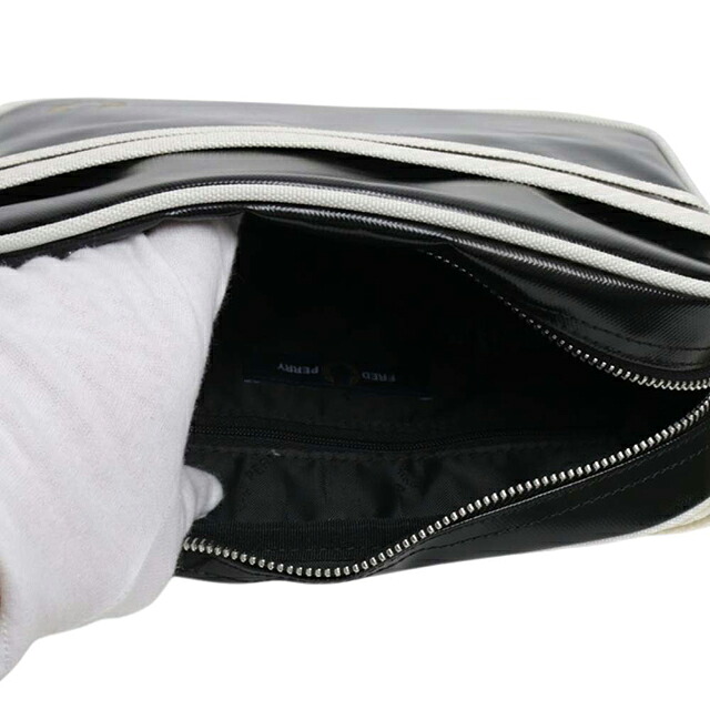 フレッドペリー FRED PERRY Classic Mini Shoulder Bag ショルダーバッグ l2168-d57 ユニセックス Black Ecru ブランド 斜めがけ ブランド 高級 おしゃれ プレゼント 男性 実用的 かっこいい