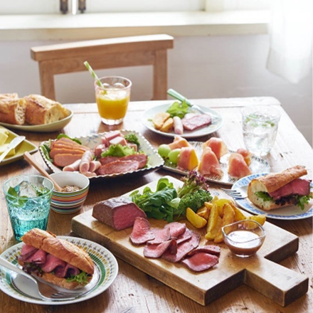 本格派ギフト ＮＲＢ－50 ロース生ハム27g、ローストビーフ140g、ローストビーフソース40g、あらびきステーキ72g、特撰ホワイトウインナー66g×2、特撰あらびきウインナー66g