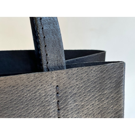 革り小物 Asterisk 紙袋のような革袋・ブラック（A4タテ）底補強板付き