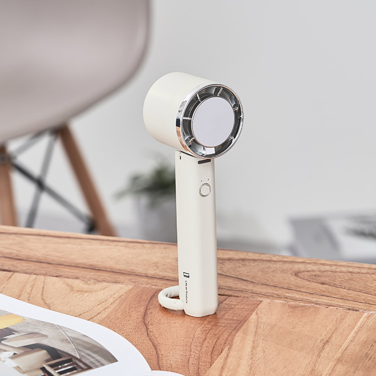 Life on Products ライフオンプロダクツ ペルチェ冷却機能ハンディファン カラビナ付 ベージュ LCAF034