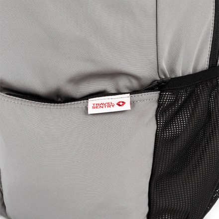 旅先で大活躍 TRAVEL SENTRY 折りたたみ式バックパック レッド
