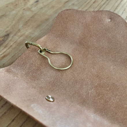 knit pin key case チョコ